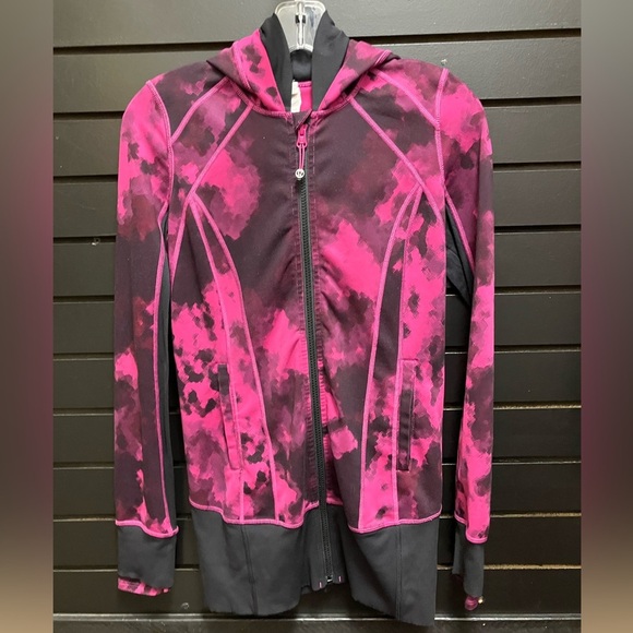 Lululemon Daily Practice Jacket
Blooming Pixie Raspberry Black / Black - Picture 1 of 3